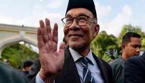 Malaysia bans shipping linked to Israel