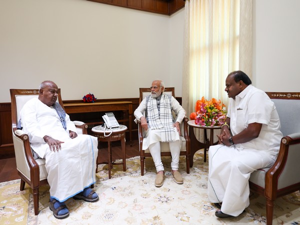 PM Narendra Modi meets HD Deve Gowda