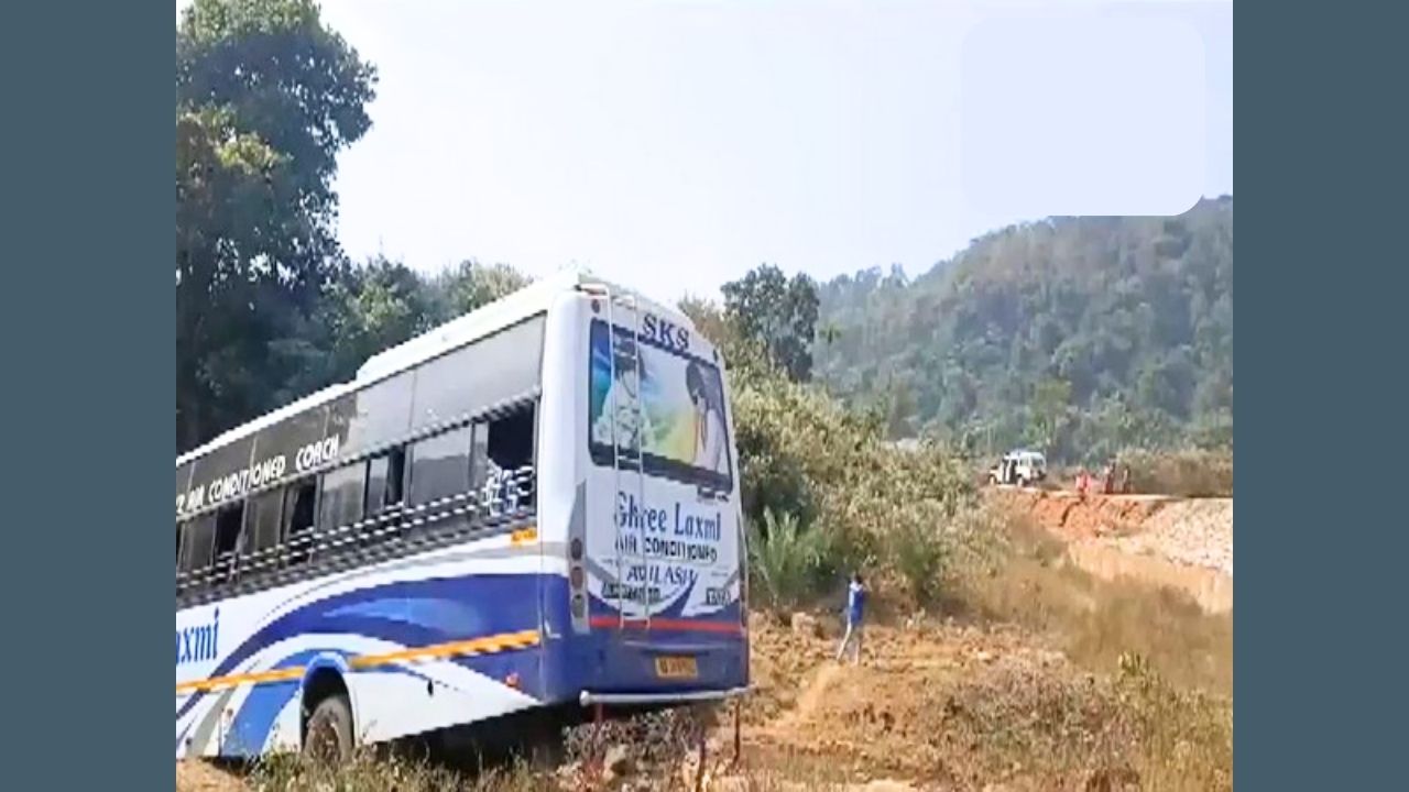 32 tourists injured as bus falls into gorge in Odisha's Kandhamal