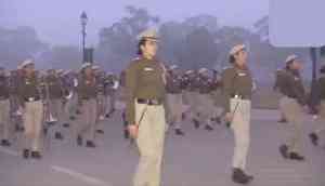 Dense fog grips Delhi;134 flights delayed, 22 trains running late 