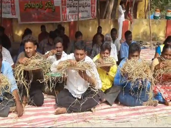 Andhra: Municipality workers' unique protest 