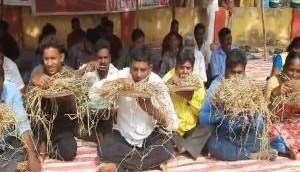 Andhra: Municipality workers' unique protest 