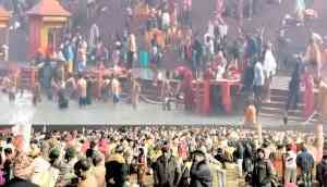 Makar Sankranti: Devotees take holy dip in Ganga 