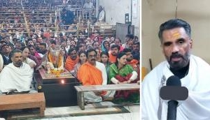 Suniel Shetty offers prayers at Mahakaleshwar temple
