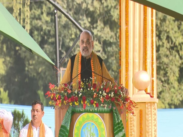Congress' policy was to create distractions from main issues: Amit Shah 
