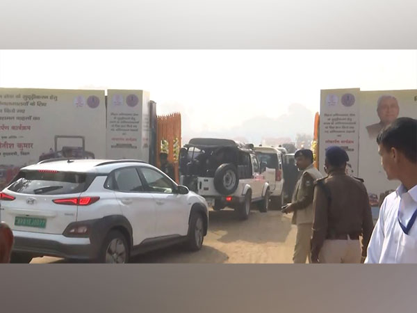 Amid switchover speculation, Nitish Kumar arrives at Disaster Management event alone
