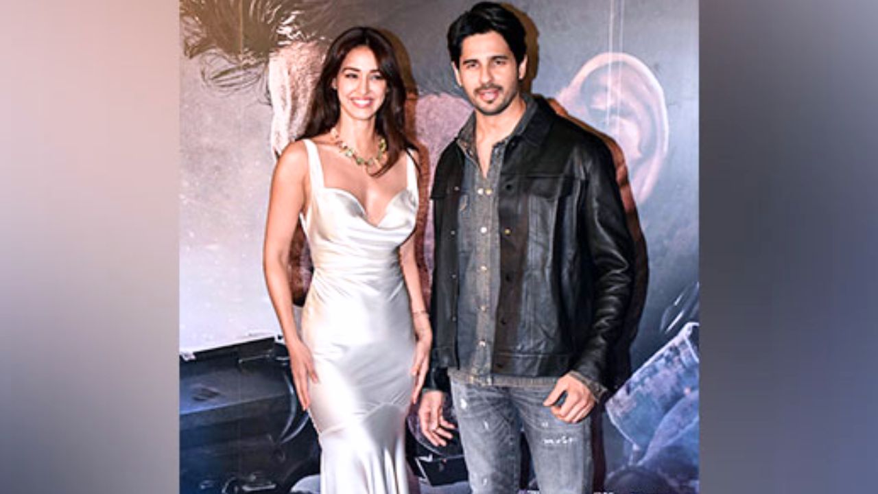 Sidharth Malhotra visits Mumbai theatre screening 'Yodha'