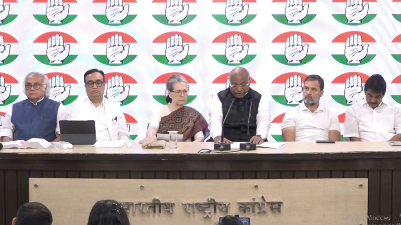 Sonia Gandhi attacks PM Modi over 'frozen accounts'