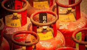 Oil companies reduce price of 19 kg commercial and 5 kg FTL cylinders