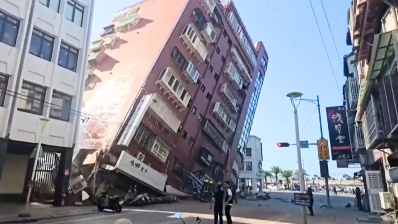 7.4 magnitude earthquake hits Taiwan