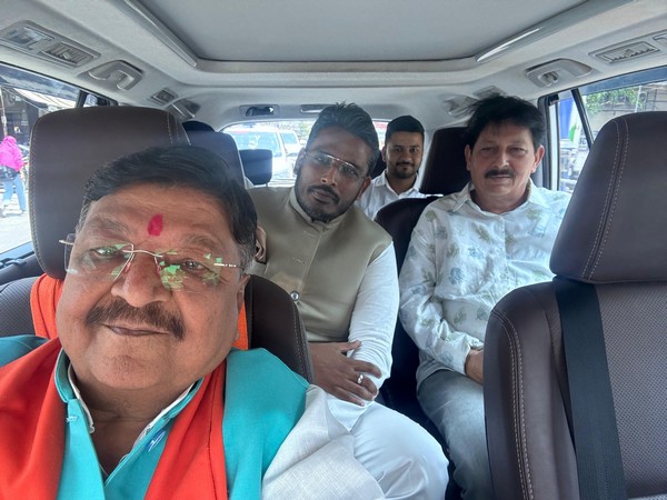 Indore: Big blow to Congress, Akshay Kanti Bam withdraws nomination 
