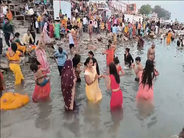 Akshaya Tritiya: Devotees take holy dip in Sarayu River