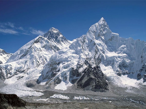 Kenyan, Nepali climber found dead on Mount Everest, Sherpa guide still missing