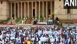 Stage set for Narendra Modi's swearing-in as PM, guests arrive at Rashtrapati Bhawan