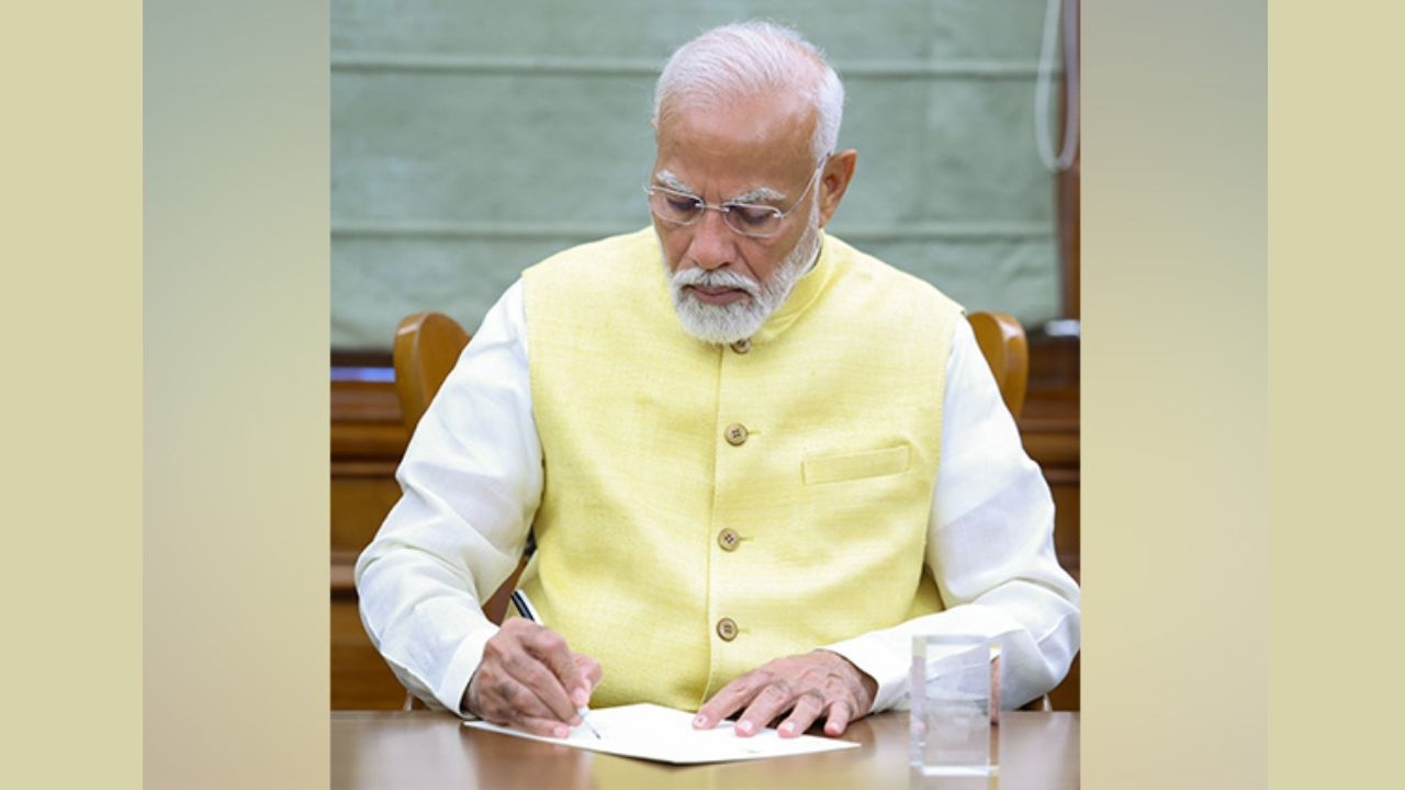 First Day In Office: PM Modi signs file on Kisan Welfare