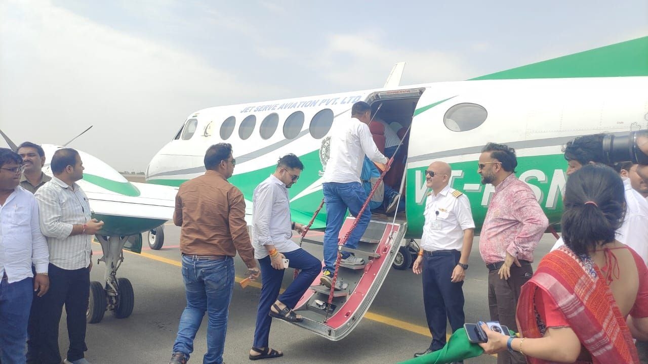 Air Taxi Service Begins, First Flight Arrives with Three Passengers, 7 Singrauli Bound