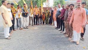 Pilgrims From Maharashtra Welcomed on Their Way to Khatushyam