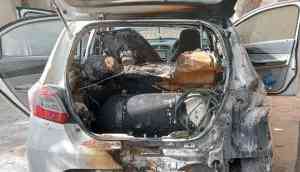 Car Goes Up in Flames in Dahruhera, Second Car Catches Fire Too!