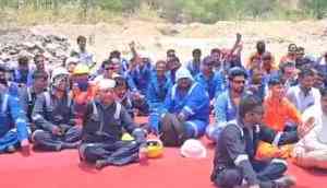 Protest by labourers Enters Second Day in Barmer