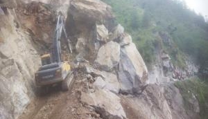 Uttarakhand: Badrinath highway blocked due to falling debris in Joshimath