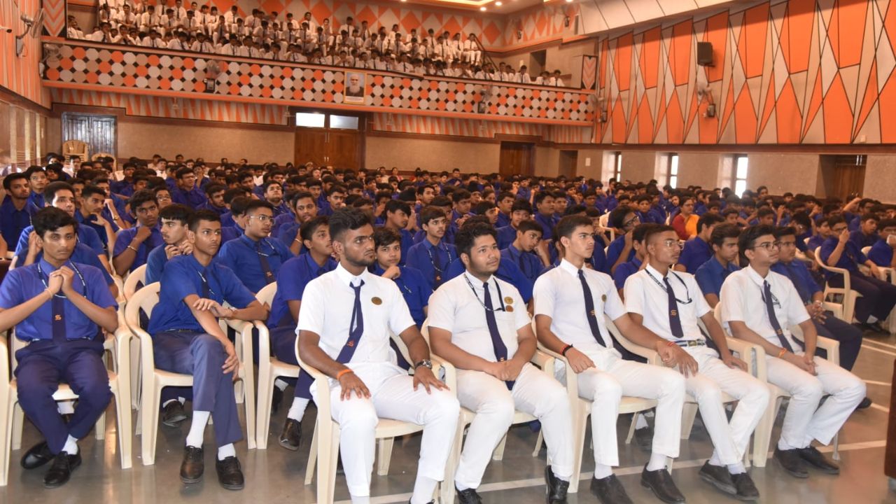 Cyber Crime Alert: Students Urged to Adopt Safe Social Media Practices