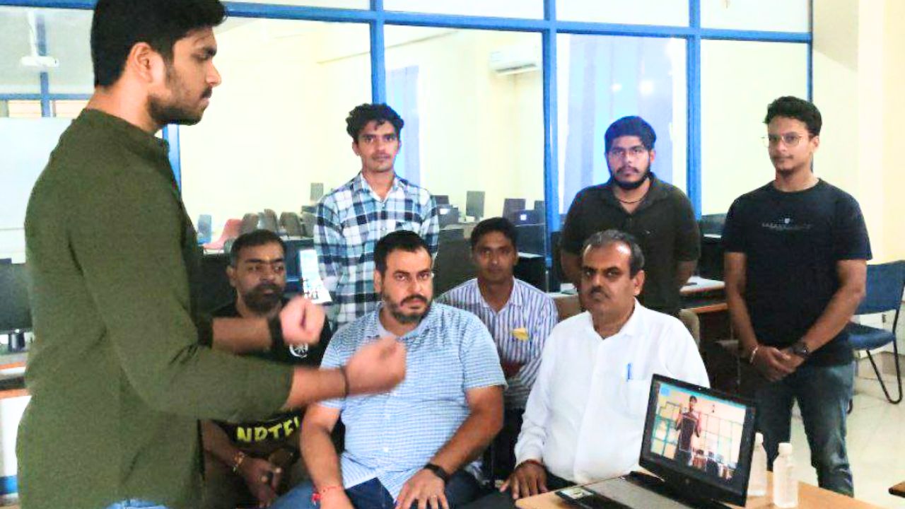 AI Joins Gym Training, Students Develop Smart Fitness Tracker