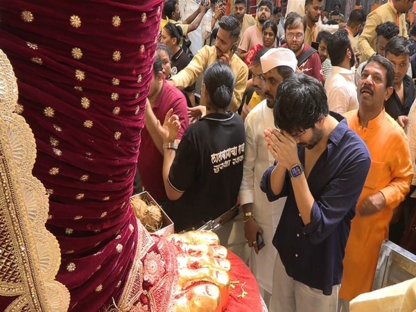 'Modak Party' begins: Kartik Aaryan marks Ganesh Chaturthi, seeks blessings at Lalbaugcha Raja