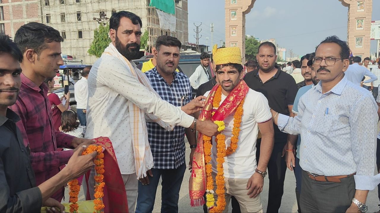 Paris Olympic Bronze Medalist Aman Sehrawat Honored in Khatushyamji