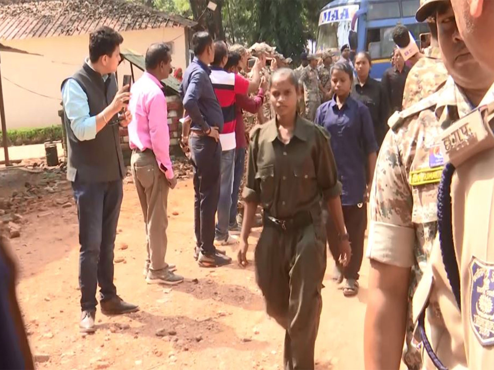 208 Naxalites lay down arms with 153 weapons in Dandakaranya