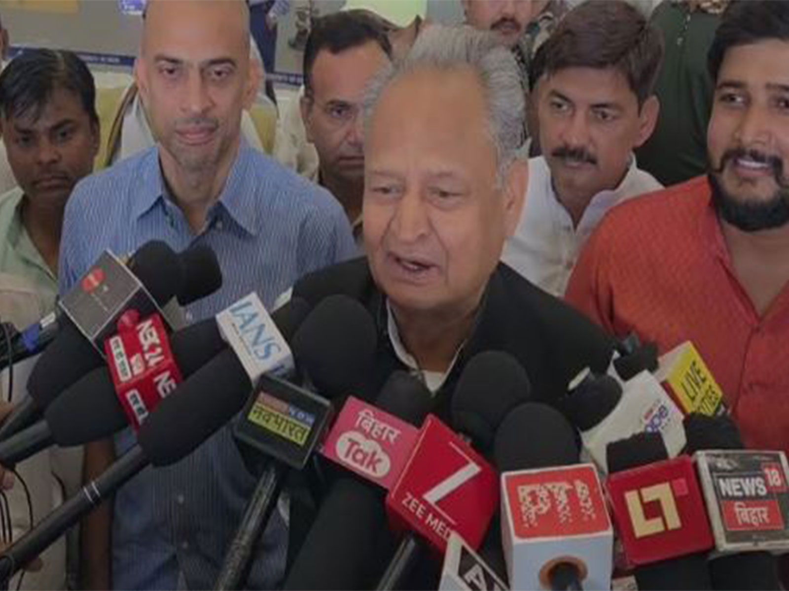 'No dispute in Mahagathbandhan, differences over 5-10 seats normal': Ashok Gehlot in Patna