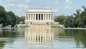 Lincoln Memorial Reflecting Pool Swamped by Algae After $14 Million Renovation