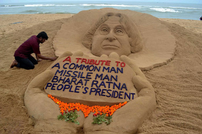  Sudarsan Pattnaik gives tribute to Kalam on Puri beach