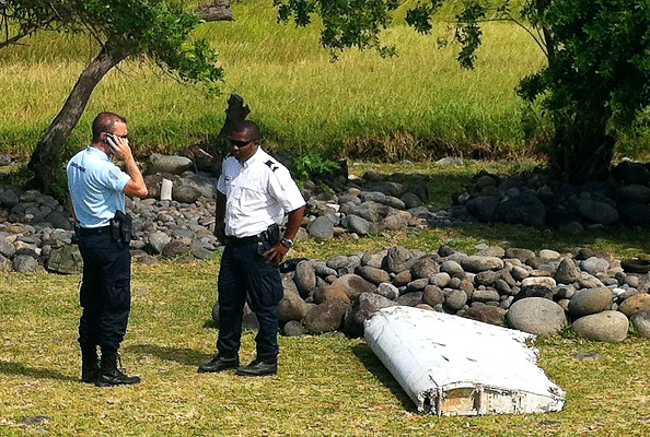 French policemen_MH370_AFP PHOTO / YANNICK  PITOU