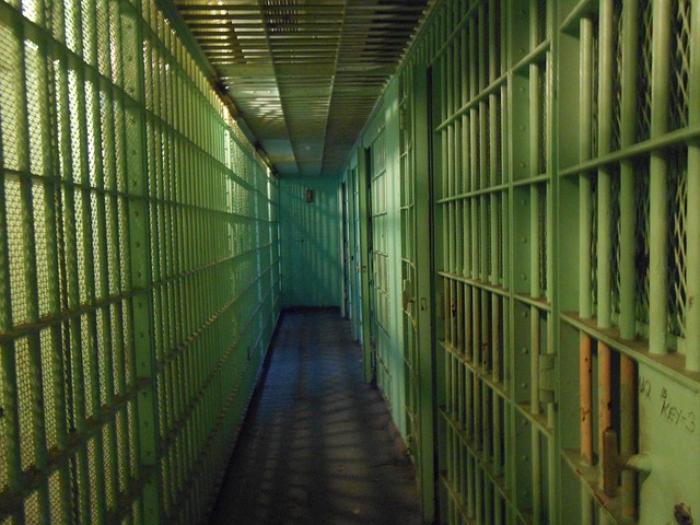 jail-cells-429638_640.jpg