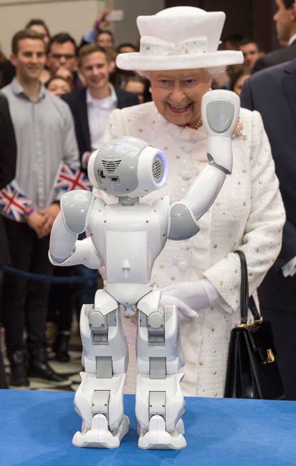 Queen Elizabeth meets robot in Germany Arthur Edwards/WPA Pool/Getty Images