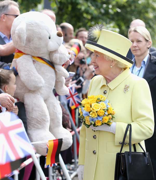 Queen Elizabeth walkthrough Germany Chris Jackson/WPA Pool/Getty Image