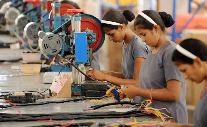 Indian women in factory_AFP PHOTO / SAM PANTHAKY