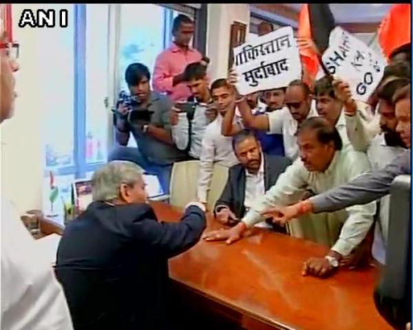 Shiv Sena at BCCI office. Photo: ANI