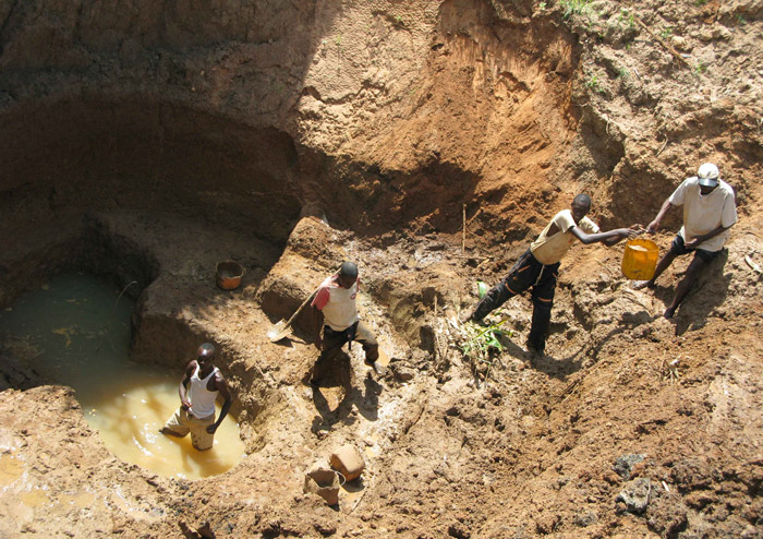 Digging diamons_Getty images_catch news