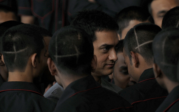 Aamir Khan promotes Ghajini