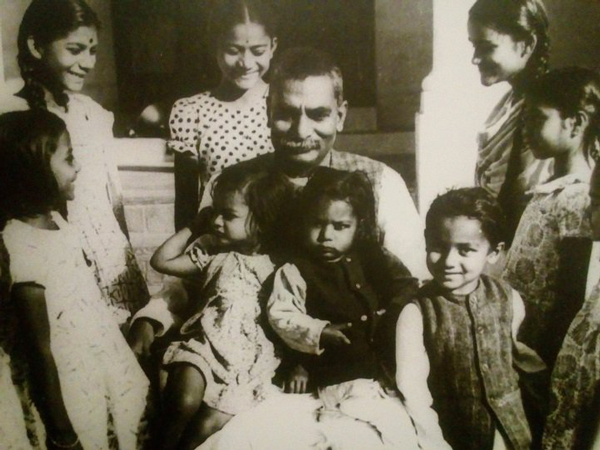 Rajendra-prasad-with-children . File photo