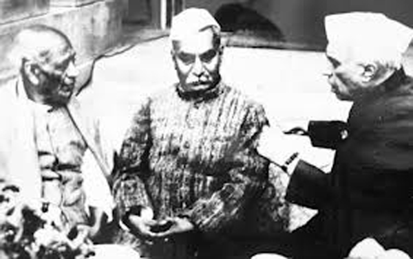 Rajendra-prasad-with-Nehru . File photo