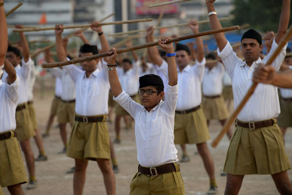 RSS-training-children . AFP PHOTO / Sam PANTHAKY / AFP / SAM PANTHAKY