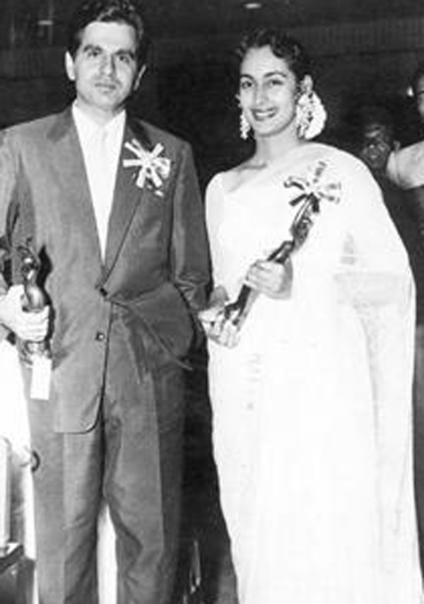 Dilip-Kumar-Nutan-Filmfare-award . File photo