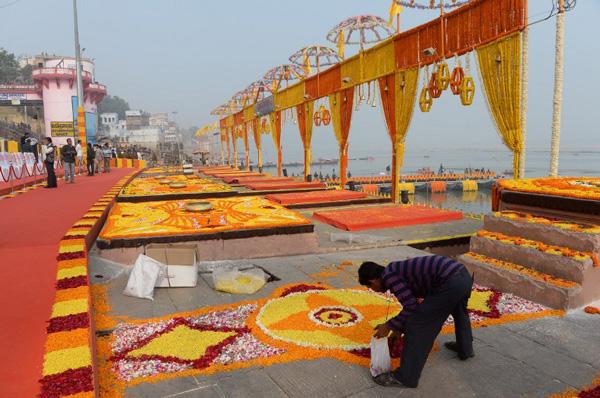 Modi Abe Varanasi aarti Prakash Singh AFP embed 1