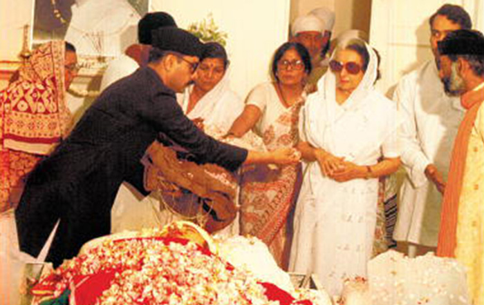 Indira-Gandhi-Sanjay-Gandhi-funeral. Getty Images