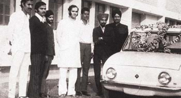 Sanjay-Gandhi-with-car-Maruti . www.motoroids.com
