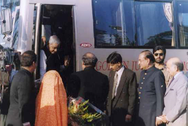 Vajpayee-birthday-Delhi-Lahore-bus . http://the-south-asian.com/