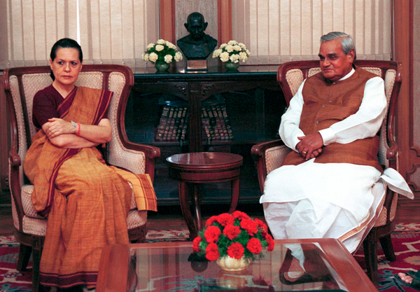 Vajpayee-birthday-Vajpayee-and-Sonia . File photo