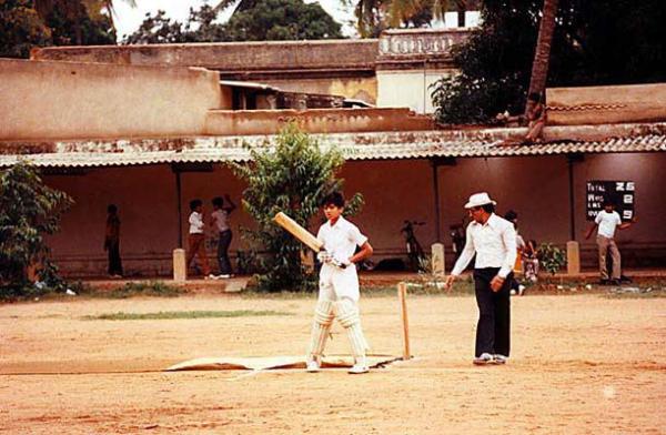 dravid-playing-in-school-tournament-3 . Rahul Dravid-The great wall of India fb page